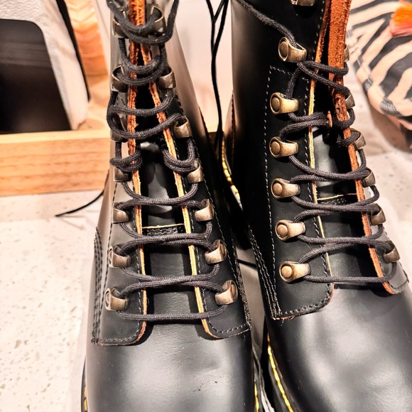Dr. Martens platform boot brand new! - Picture 4 of 5